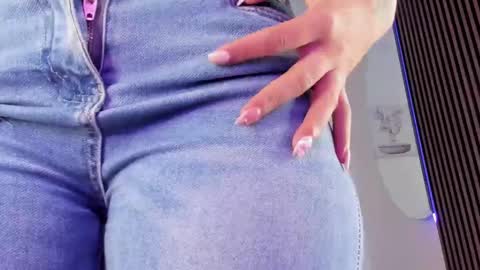 Snapshot of valloletsamar chatting on 02-03-26, 12:10 Vallolet Peach online show from 02-03-26, 12:10