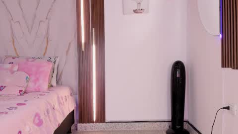 Snapshot of valloletsamar chatting on 02-20-26, 12:16 Vallolet Peach online show from 02-20-26, 12:16