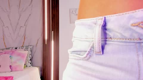 Snapshot of valloletsamar chatting on 02-27-26, 12:05 Vallolet Peach online show from 02-27-26, 12:05