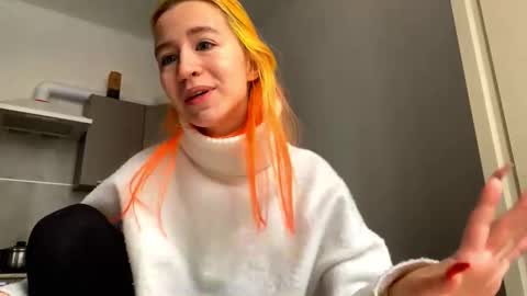 Snapshot of valtopi chatting on 02-12-26, 07:25 Emily online show from 02-12-26, 07:25