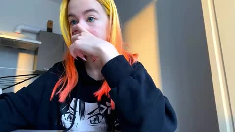 Snapshot of valtopi chatting on 02-14-26, 06:21 Emily online show from 02-14-26, 06:21