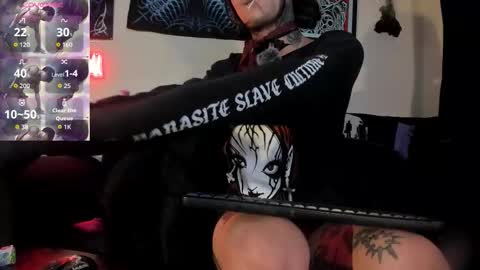 Snapshot of vampiredavyd chatting on 02-21-26, 03:18 david guzman i model independenthelp me with a thumbs up online show from 02-21-26, 03:18