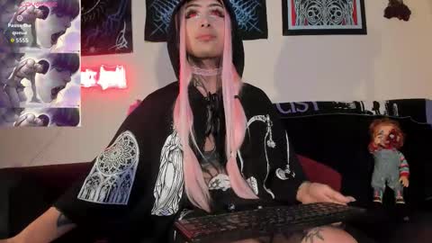 Snapshot of vampiredavyd chatting on 03-01-26, 03:52 david guzman i model independenthelp me with a thumbs up online show from 03-01-26, 03:52