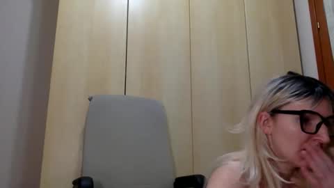 Snapshot of vanda26 chatting on 01-18-26, 05:00 Vanda online show from 01-18-26, 05:00