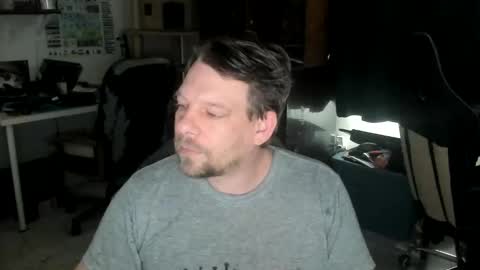 Snapshot of vandonh chatting on 11-16-25, 04:12 vandonh online show from 11-16-25, 04:12