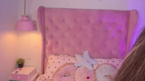 vanelope_evans_ online show from 12-17-25, 01:06