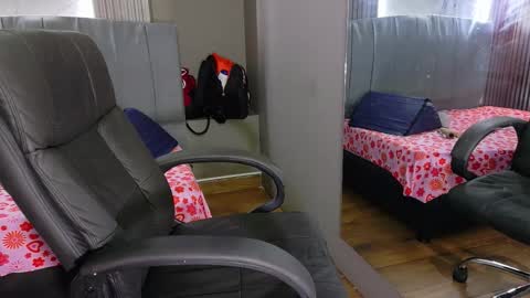 Snapshot of vanessa_7_ chatting on 02-25-26, 10:19 Vanessa online show from 02-25-26, 10:19