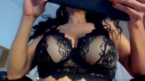 Vanessa online show from 12-16-25, 03:17