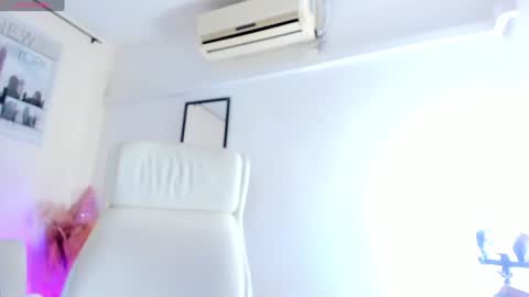 Snapshot of vanessa_gonzaless chatting on 02-04-25, 12:22 Vanessa online show from 02-04-25, 12:22