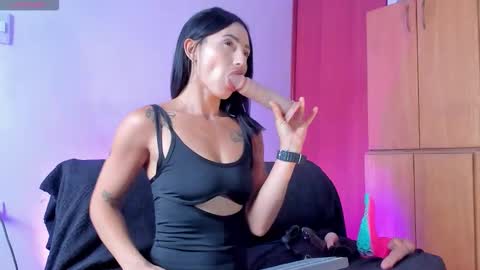 Snapshot of vanessa_gonzaless chatting on 11-24-25, 04:07 Vanessa online show from 11-24-25, 04:07