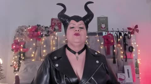 Snapshot of vanessa_moka chatting on 12-28-24, 03:04 Vanessa online show from 12-28-24, 03:04