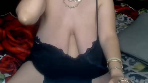 Snapshot of vanessaboobsx1 chatting on 12-30-24, 01:26 Vanessa HUGE BOOBS online show from 12-30-24, 01:26