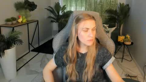 Snapshot of vanessamate chatting on 10-20-25, 06:47 Vanessa online show from 10-20-25, 06:47