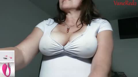 Vanesared2 online show from 12-20-25, 01:02