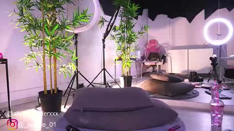 Vanessa Simon online show from 02-13-25, 12:43