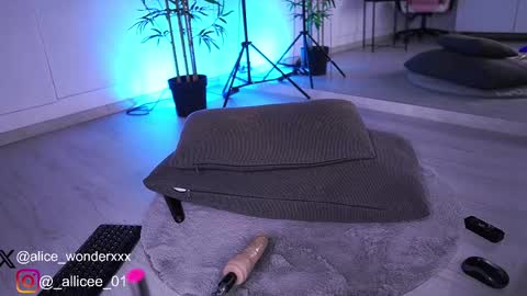 Vanessa Simon online show from 03-10-25, 09:32