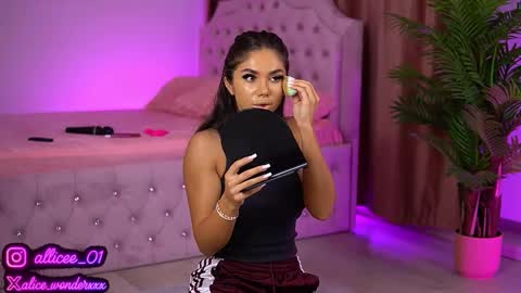 Vanessa Simon online show from 09-19-25, 06:15