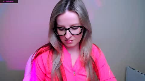 Mia online show from 02-10-26, 08:18