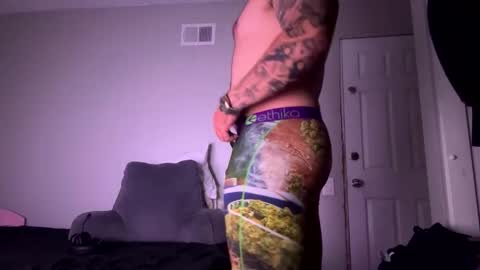 Snapshot of vanillapretzel chatting on 10-04-25, 11:19 vanillapretzel online show from 10-04-25, 11:19