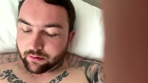 Snapshot of vanillapretzel chatting on 10-16-25, 03:46 vanillapretzel online show from 10-16-25, 03:46