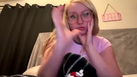 vanillapuddingpie online show from 01-06-25, 05:19