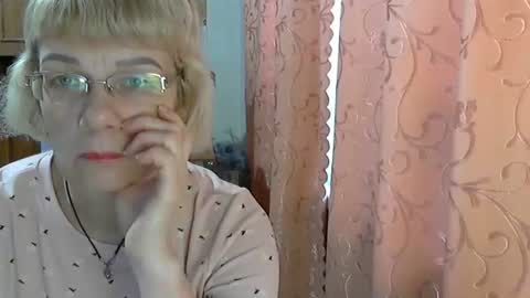 Snapshot of vanillaxcreamy chatting on 12-11-24, 08:26 Vanillaxcreamy online show from 12-11-24, 08:26