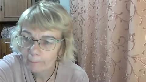 Snapshot of vanillaxcreamy chatting on 12-15-24, 02:37 Vanillaxcreamy online show from 12-15-24, 02:37