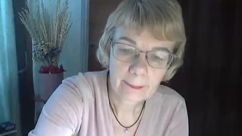 Snapshot of vanillaxcreamy chatting on 02-02-25, 11:51 Vanillaxcreamy online show from 02-02-25, 11:51