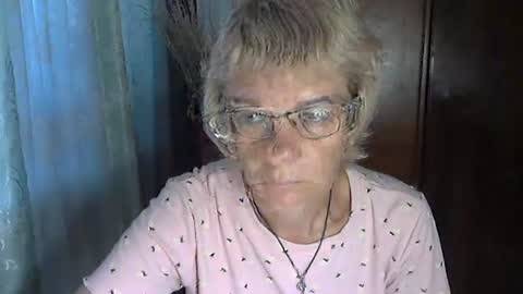 Snapshot of vanillaxcreamy chatting on 09-24-25, 02:31 Vanillaxcreamy online show from 09-24-25, 02:31