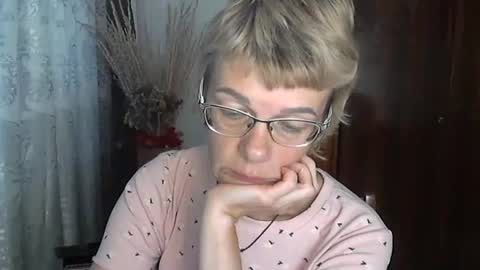 Snapshot of vanillaxcreamy chatting on 10-19-25, 01:45 Vanillaxcreamy online show from 10-19-25, 01:45