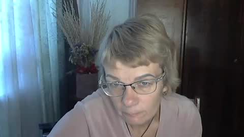 Snapshot of vanillaxcreamy chatting on 10-28-25, 12:09 Vanillaxcreamy online show from 10-28-25, 12:09