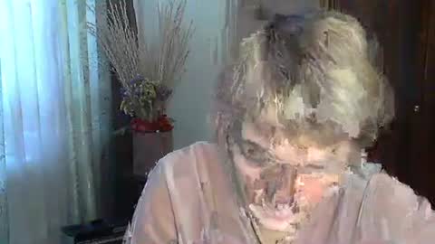 Vanillaxcreamy online show from 11-17-25, 07:25