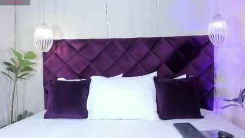 V A N N E S A   online show from 10-25-25, 12:02