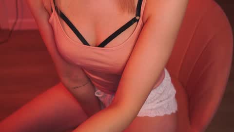 Snapshot of variety_moments chatting on 12-02-24, 03:58 Heeeeey Im Hanna the art of tease online show from 12-02-24, 03:58