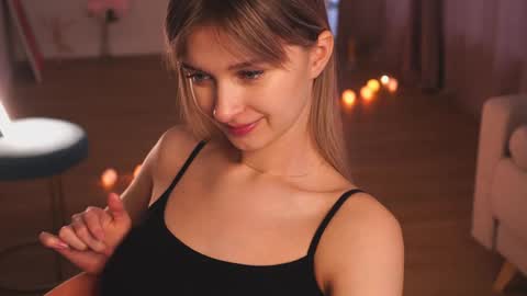 Snapshot of variety_moments chatting on 12-14-24, 04:01 Heeeeey Im Hanna the art of tease online show from 12-14-24, 04:01