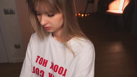 Snapshot of variety_moments chatting on 01-27-25, 03:18 Heeeeey Im Hanna the art of tease online show from 01-27-25, 03:18