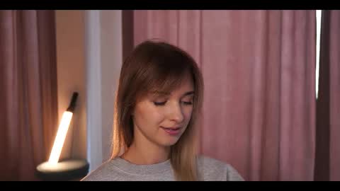 Snapshot of variety_moments chatting on 09-21-25, 03:08 Heeeeey Im Hanna the art of tease online show from 09-21-25, 03:08