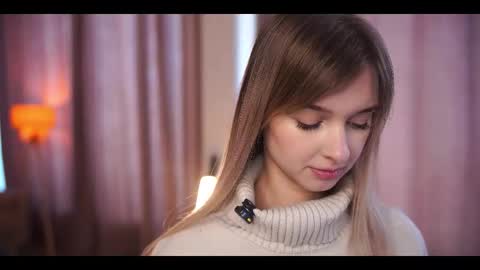 Snapshot of variety_moments chatting on 10-17-25, 02:59 Heeeeey Im Hanna the art of tease online show from 10-17-25, 02:59