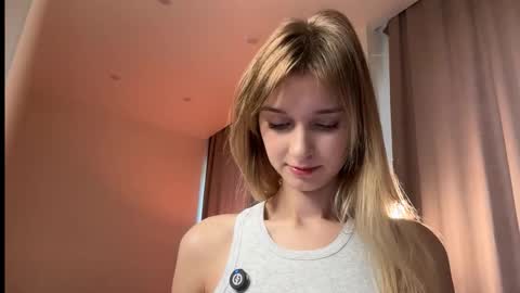 Snapshot of variety_moments chatting on 11-02-25, 03:42 Heeeeey Im Hanna the art of tease online show from 11-02-25, 03:42