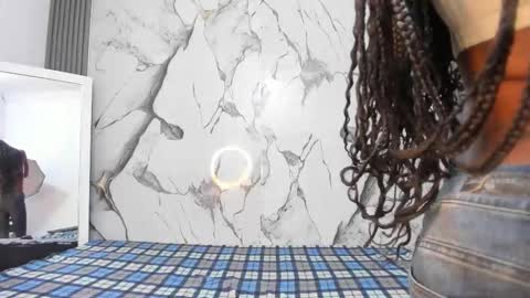 Snapshot of vayolethx chatting on 02-19-26, 12:34 vayolethx online show from 02-19-26, 12:34