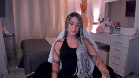 Snapshot of vayolett_bass chatting on 01-09-26, 04:04 Vayolett Bass online show from 01-09-26, 04:04