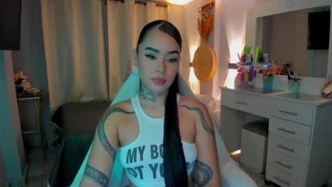 Snapshot of vayolett_bass chatting on 02-17-26, 05:37 Vayolett Bass online show from 02-17-26, 05:37