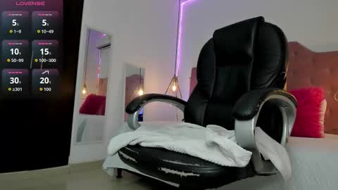 velveet_ online show from 12-18-25, 11:38