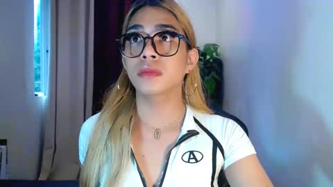 velvet_delux69 online show from 10-09-25, 10:30