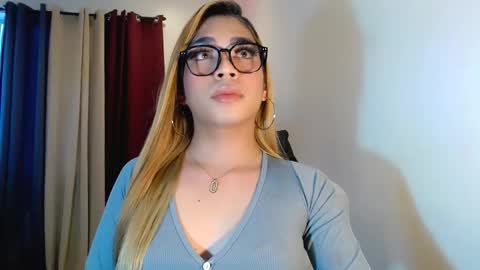 velvet_delux69 online show from 10-11-25, 11:03