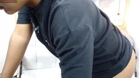 Snapshot of velvet_o chatting on 02-25-26, 04:00 velvet online show from 02-25-26, 04:00