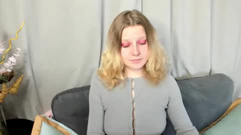 velvet_peach_ online show from 11-06-25, 11:11