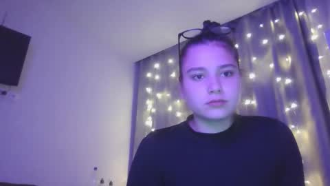 Snapshot of velveted_ivy chatting on 10-29-25, 04:42 velveted_ivy online show from 10-29-25, 04:42