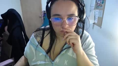 Snapshot of velvetoffice chatting on 10-24-25, 03:52 eri online show from 10-24-25, 03:52