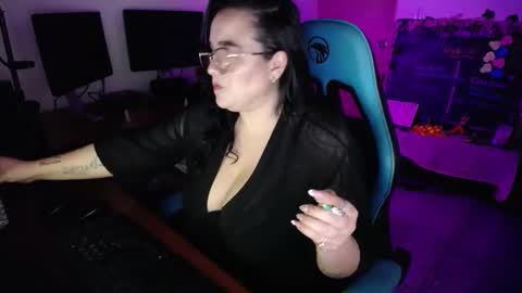 Snapshot of velvetoffice chatting on 10-25-25, 04:20 eri online show from 10-25-25, 04:20